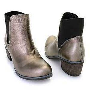 Bueno Keri Leather Slip On Ankle Boot  Taupe Size 40