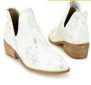 Corkys Boutique Wayland Metallic Cut-out Ankle Boots  White Size 6