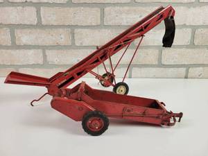 lot 317 image: TRU-SCALE McCormick Elevator and Spreader