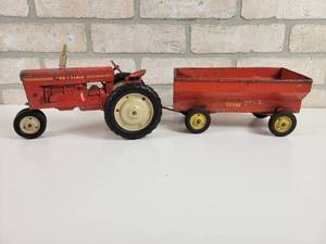 lot 318 image: TRU-SCALE Narrow Front Tractor and Flare Wagon