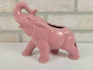 lot 346 image: Vintage Pink Elephant Planter