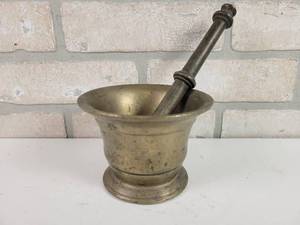 lot 347 image: Heavy Brass Mortar and Pestle Set