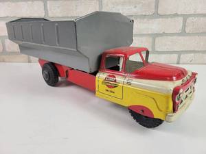 lot 352 image: Vintage MARX Lumar Contractors Pressed Steel Dump Truck