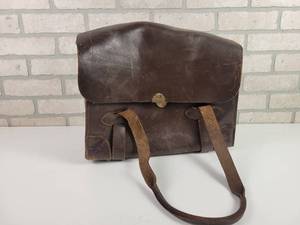 lot 367 image: Vintage 1950s US Government Leather Briefcase - Type VIII