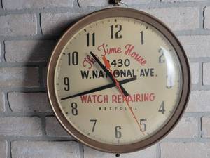 lot 371 image: The Time House Vintage Westclox Convex Glass 110V Clock - Milwaukee, WI - WORKS