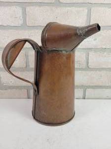 lot 380 image: Antique Copper Side-Pour 2-Quart Oil Can