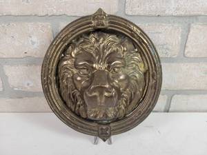 lot 382 image: Vintage Solid Brass Lions Head Door Knocker