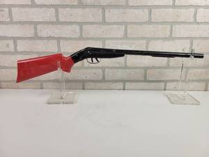 lot 383 image: 1950s MARX double Barrel Pop Gun
