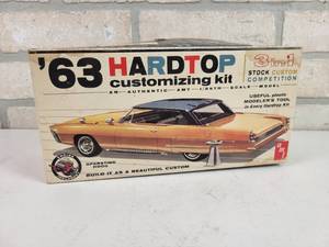 lot 386 image: Vintage 1963 Hardtop Model Customizing Kit