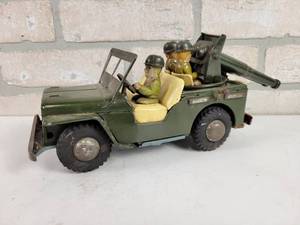 lot 395 image: Vintage Tin Military Jeep w Turret Guns