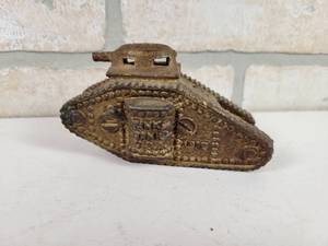 lot 403 image: Antique A.C. Williams Cast Iron Tank Bank