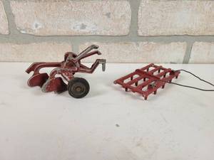 lot 418 image: Vintage SLIK-Toys Cast Aluminum 2-Bottom Plow and Drag