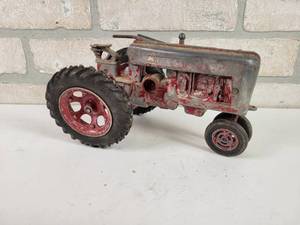 lot 419 image: Vintage Diecast Farmall Tractor