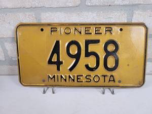 lot 423 image: PIONEER Minnesota License Plate