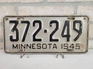 lot 426 image: 1945 Minnesota License Plate