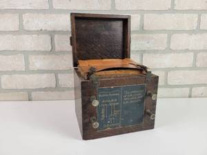 lot 435 image: Antique Electric Motor Condenser  Interrupter