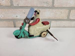 lot 447 image: Vintage RTC Tin wind-up Scooter & Rider w Key - WORKS