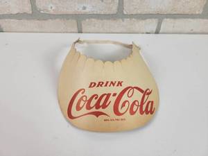 lot 452 image: Vintage Coca-Cola Paperboard Visor