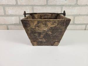 lot 453 image: Antique Handmade Dry Grain Bucket