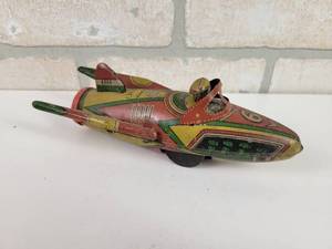 lot 456 image: Vintage KAKA Tin Litho Friction Drive Rocketship - WORKS