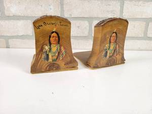 lot 457 image: Vintage Souvenir Lake Okoboji, IA Indian Bookends