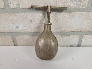 lot 460 image: Vintage Screw-Type Nut Cracker