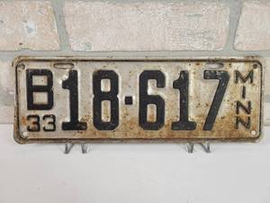 lot 473 image: 1933 Minnesota License Plate