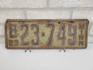 lot 472 image: 1923 Minnesota License Plate