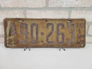 lot 470 image: 1923 Minnesota License Plate