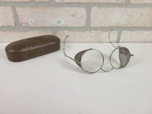 lot 486 image: Antique WILLSON Safety Glasses with Side Shields and Original Case