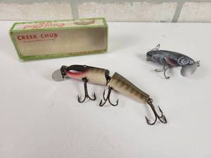 lot 493 image: Vintage Fred Arbogast Jitterbug and #700 Pike Minnow Creek Chub Lure in Original Box
