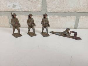 lot 505 image: (4) Lincoln Logs Lead Soldiers