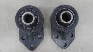 lot 73 image: 2- 34  Flange Bearings set screw lock   Hub City