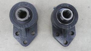 lot 74 image: 2- 34  Flange Bearings set screw lock   Hub City SPLFR250URWX 34