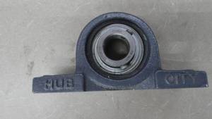 lot 81 image: 34 Bearing Block & Bearing set screws Hub City 04