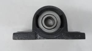 lot 84 image: 34 Bearing Block & Bearing with set screws Hub City 04