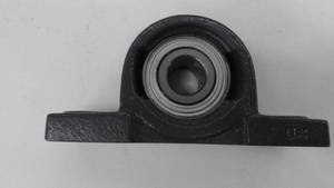 lot 86 image: 34 Bearing Block & Bearing with set screws Hub City 04