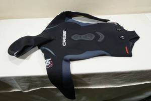 lot 260 image: Cressi Apnea 5mm Wet Suit Top - Medium3