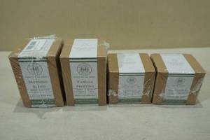 lot 280 image: 4 Begonia & Bench Candles -Morning Blend, Vanilla Frosting, Harvest & Hearth, Cozy Campfire
