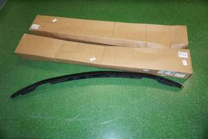 lot 318 image: 3 AVS Bug Deflector - Many 1999-2007 Chevy GMC Vans