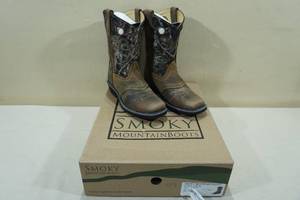 lot 204 image: Smoky Mountain Boots -Youth Size 7.5