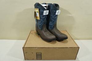 lot 205 image: Smoky Mountain Boots -Youth Size 4