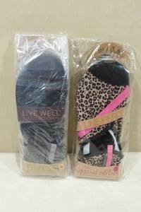 lot 77 image: 2 Pairs Womens Fitkicks -Size Large