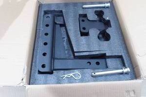 lot 82 image: Bulletproof Hitch -2 Shank, Meduim Duty 14,000 lbs, 6 Drop