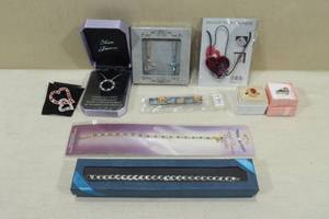 lot 137 image: Assorted Jewelry -Bracelets, Rings, Necklaces