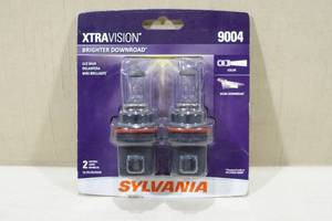 lot 148 image: Sylvania Xtravision Halogen Lamps -9004