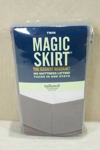 lot 43 image: Magic Skirt 15 Tailored Bedskirt