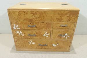 lot 48 image: Vintage Jewelry Box