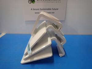 lot 31 image: lot of 3&nbspSquare Terminal stands