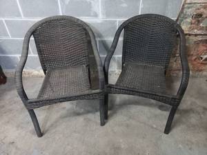 lot 21 image: Patio Chairs